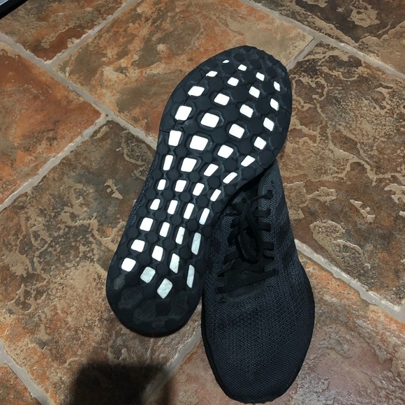 Men’s triple black adidas pure boost size 11 - Picture 3 of 4